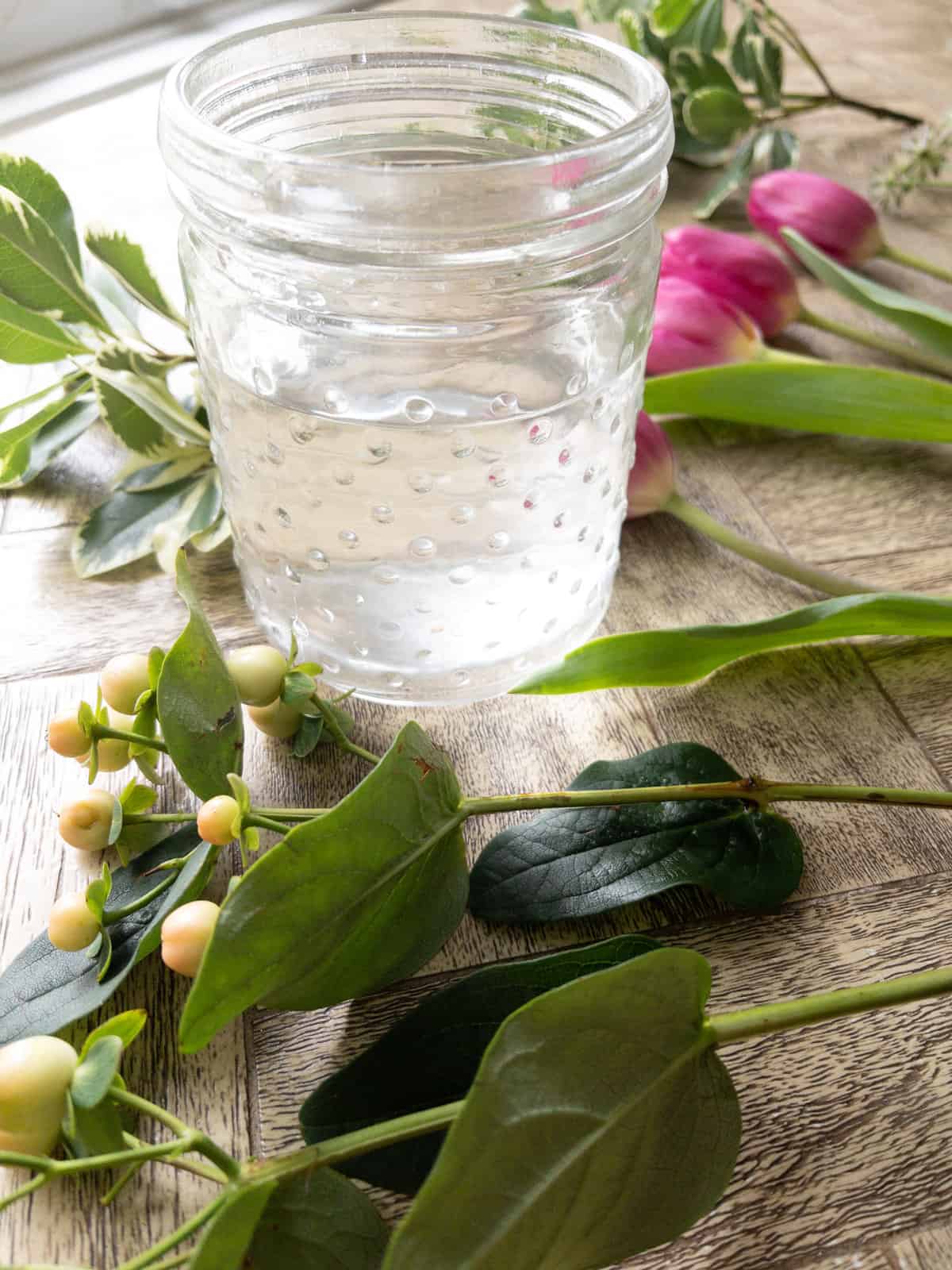 Simple Flower Arranging Tips From A Pro Floral Designer | Hope And Hedges
