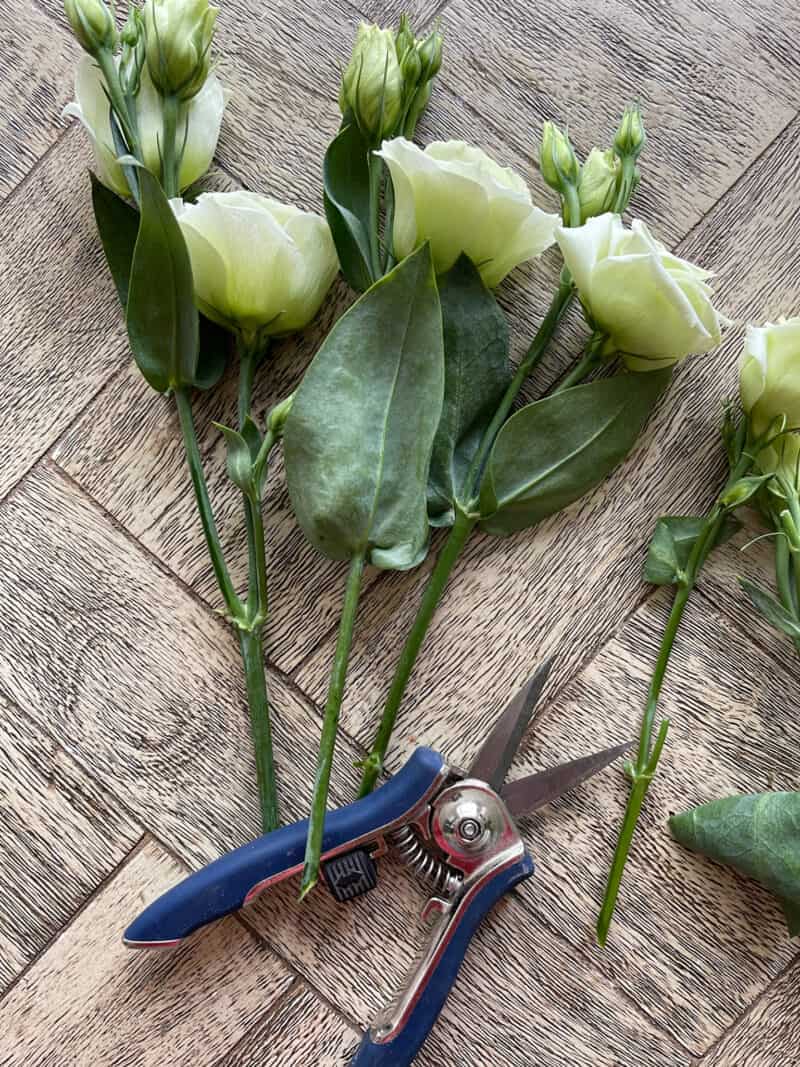 Simple Flower Arranging Tips From A Pro Floral Designer | Hope And Hedges