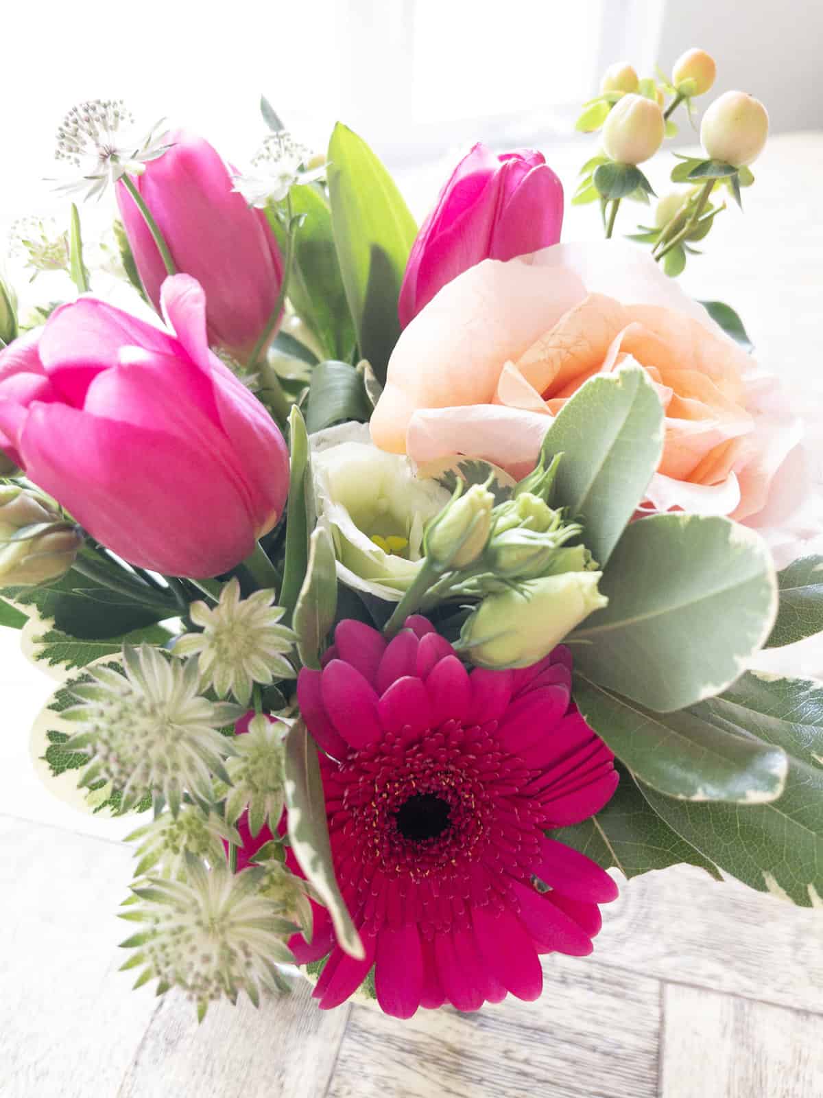 Simple Flower Arranging Tips From A Pro Floral Designer | Hope And Hedges