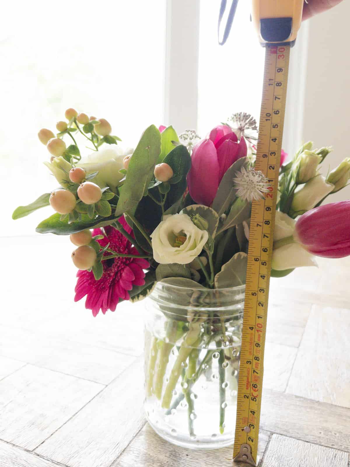 Simple Flower Arranging Tips From A Pro Floral Designer | Hope And Hedges