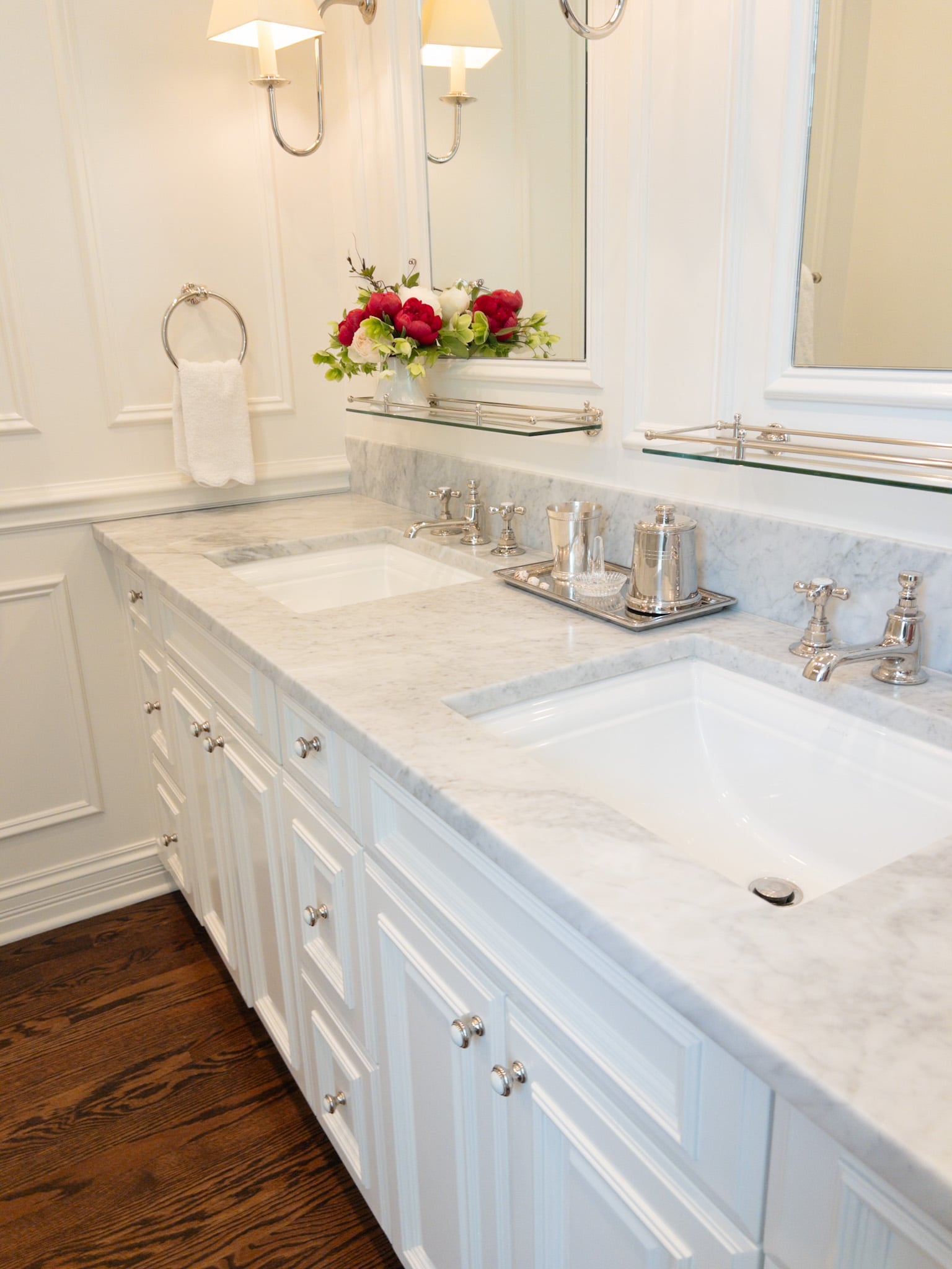 Beautiful Hardwood Floor Bathroom Ideas (And Is It A Good Idea?) | Hope ...