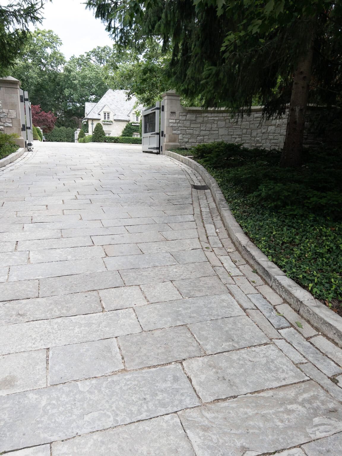Random Rectangular Stone Driveway Beautiful Stone Paver Driveway Ideas (And Favorite Stone Pavers) | Hope ...