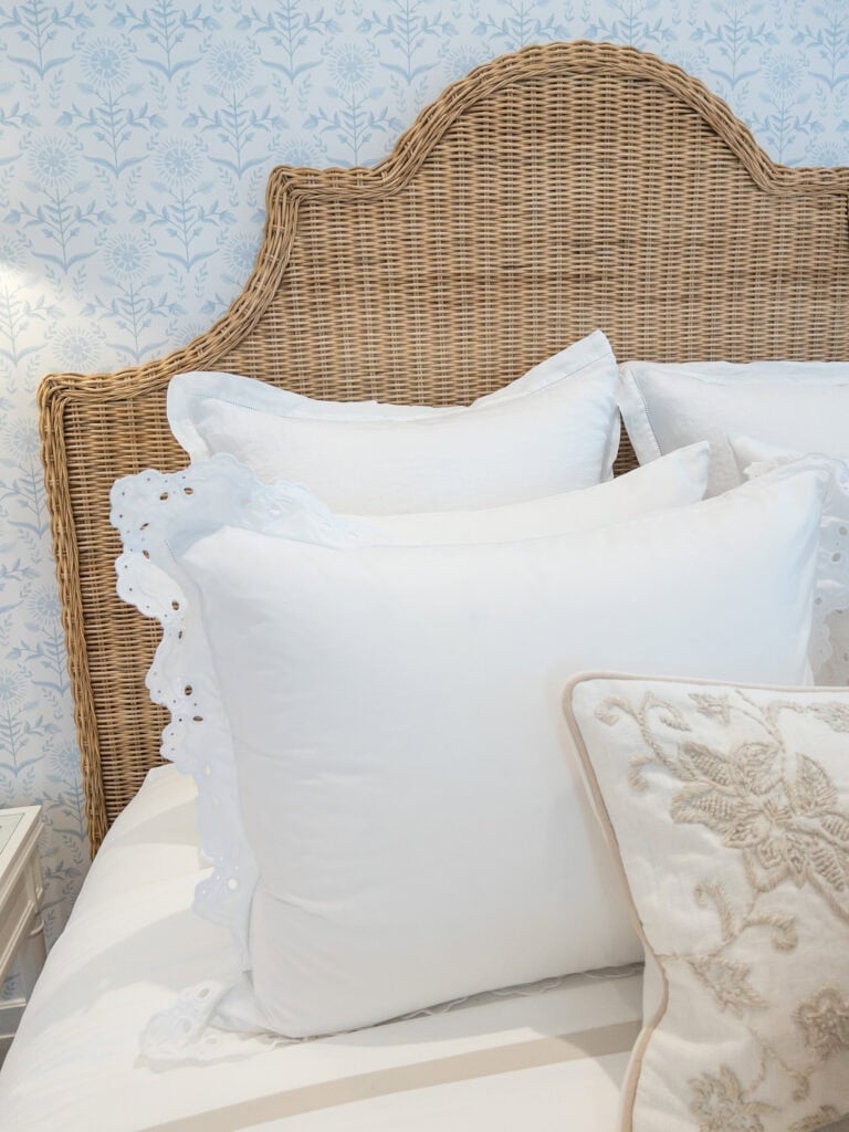 Pillow Combinations White and tan pillow combination