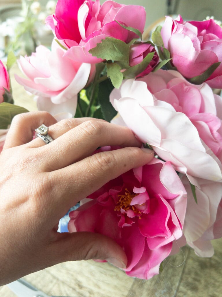 How to arrange a faux floral arrangement